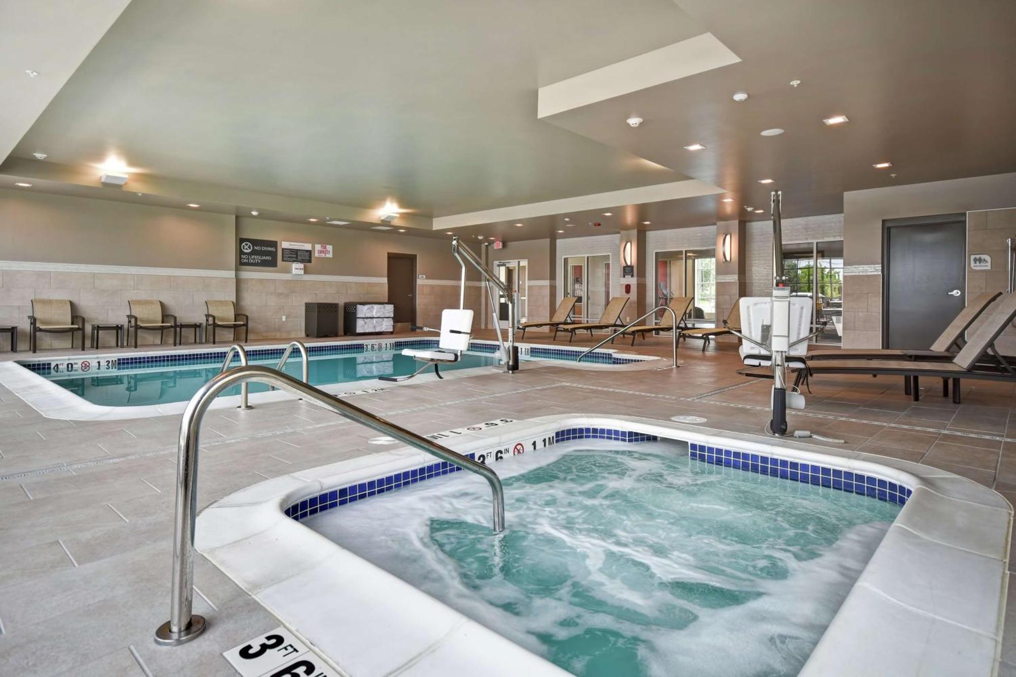Hilton Garden West 3*