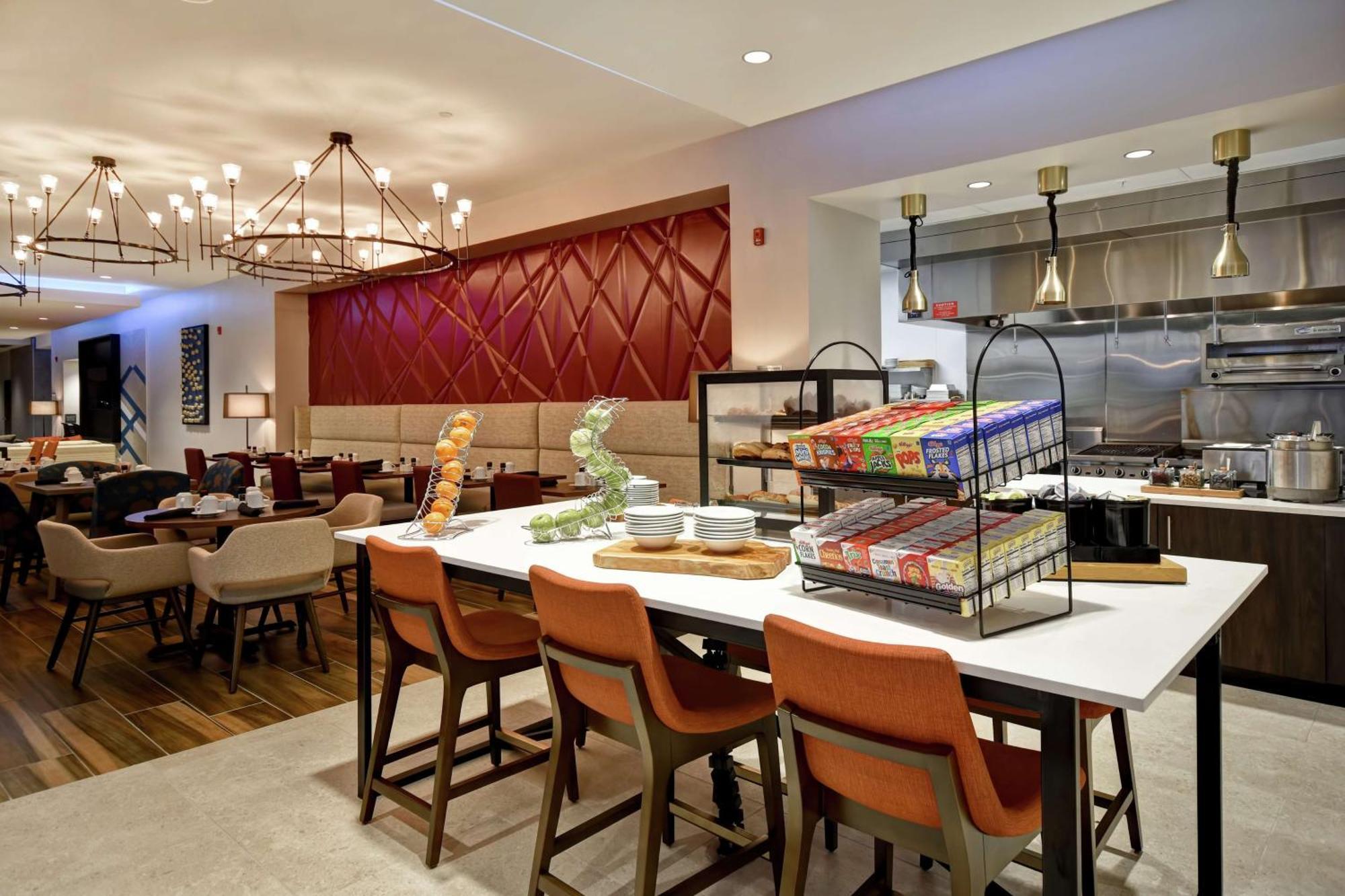 Hotel Hilton Garden West Lansing